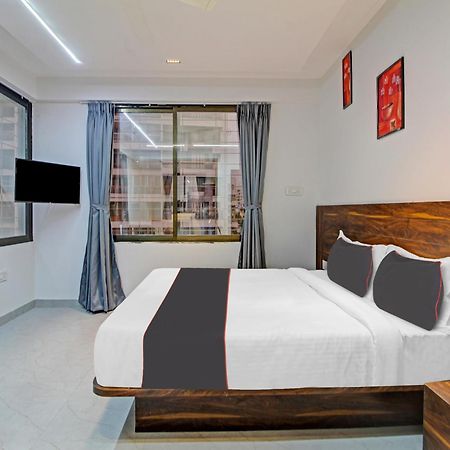 Collection O Crystal Hotel Pimpri-Chinchwad Bagian luar foto