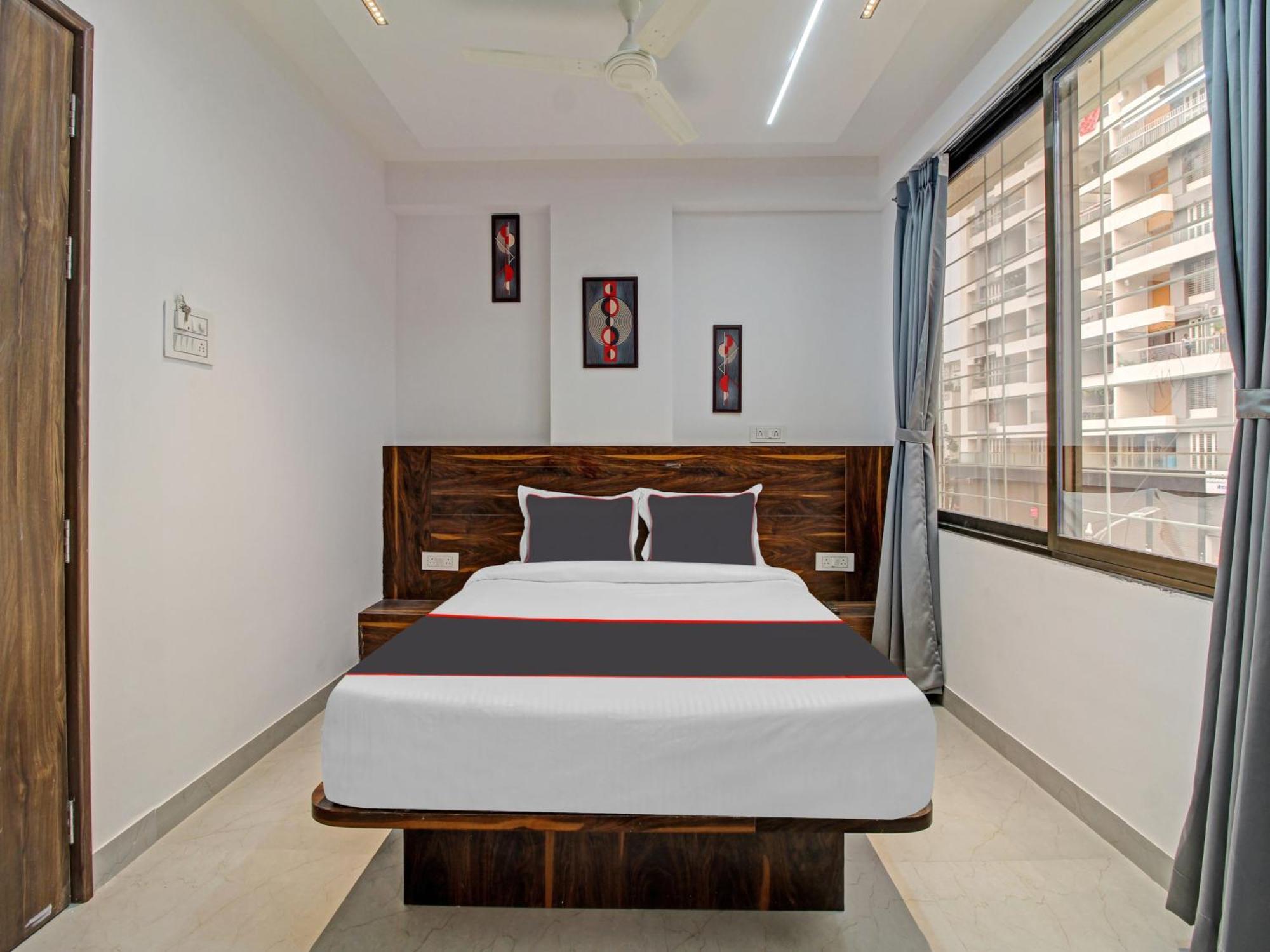 Collection O Crystal Hotel Pimpri-Chinchwad Bagian luar foto