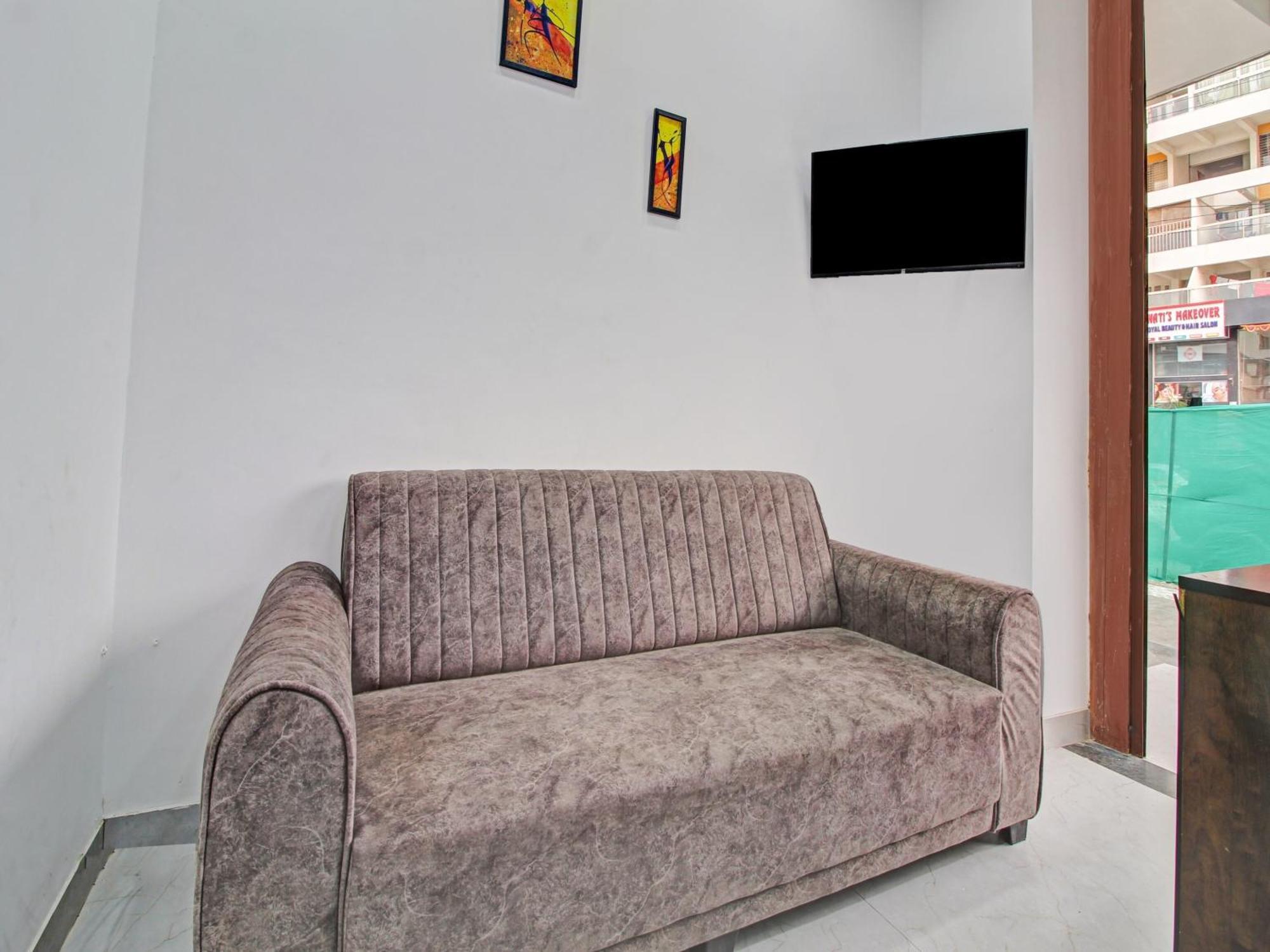 Collection O Crystal Hotel Pimpri-Chinchwad Bagian luar foto