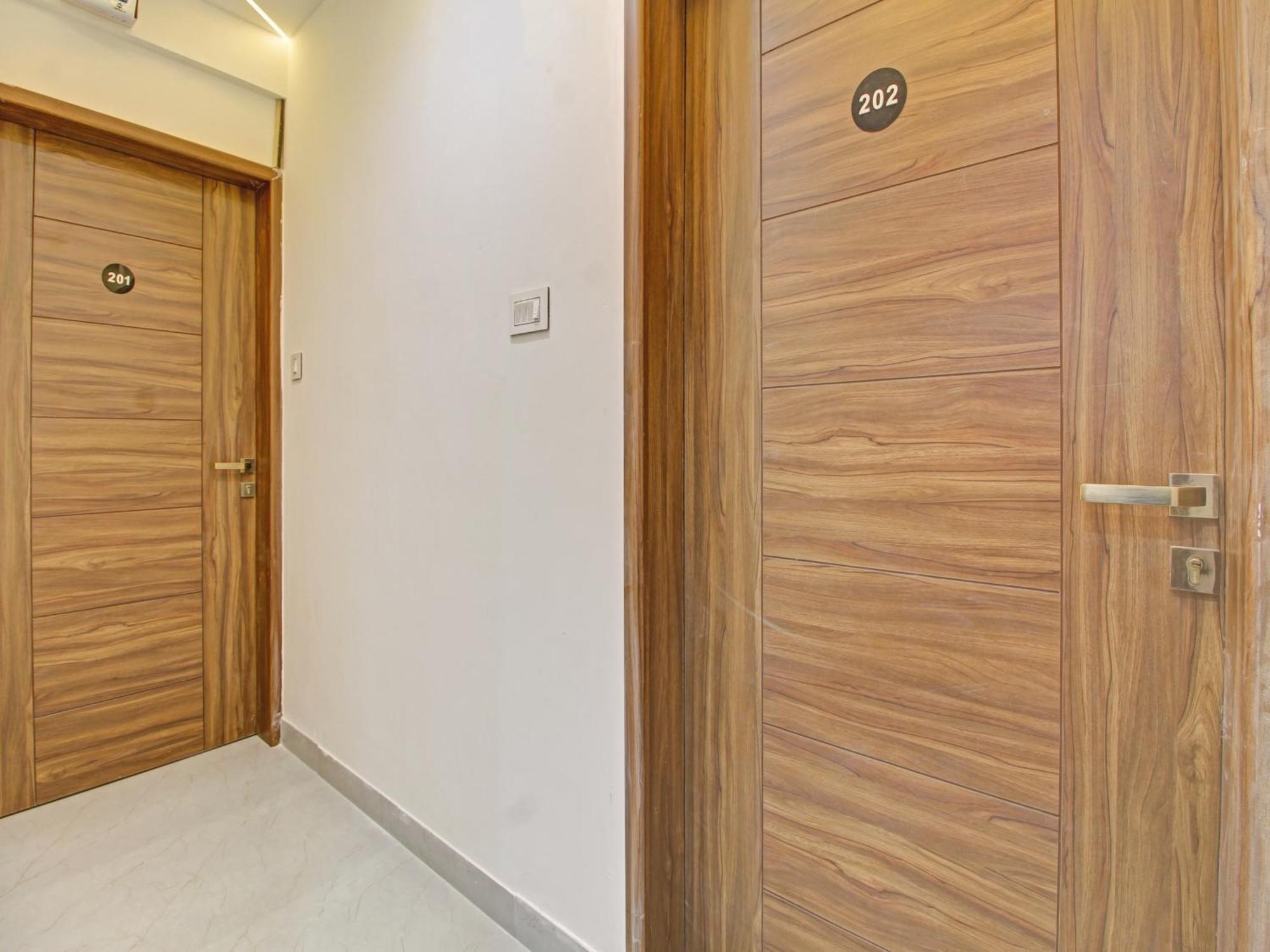 Collection O Crystal Hotel Pimpri-Chinchwad Bagian luar foto