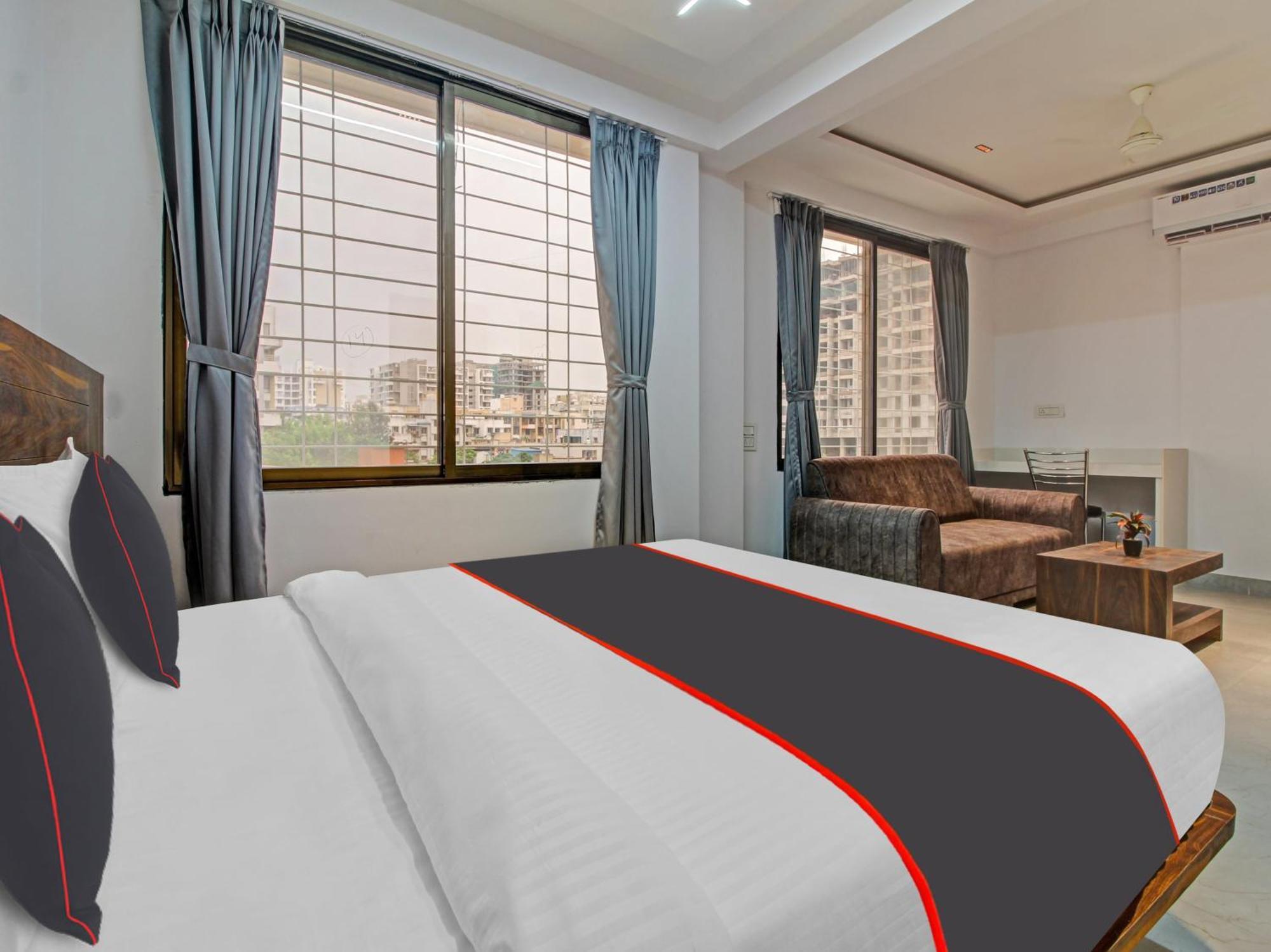 Collection O Crystal Hotel Pimpri-Chinchwad Bagian luar foto